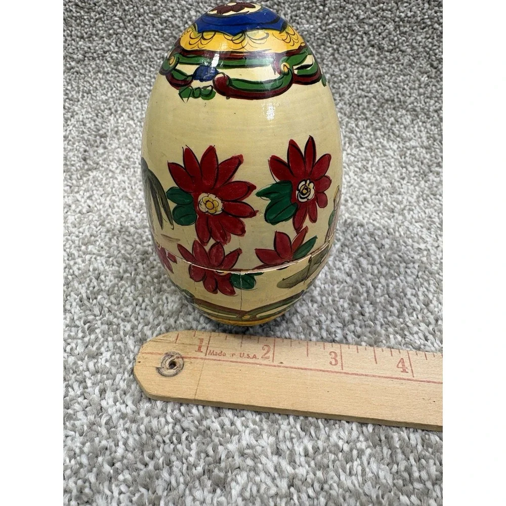 Hand Painted Wooden Nesting Eggs 5 Piece Set Folk Art Christmas‎ Vintage